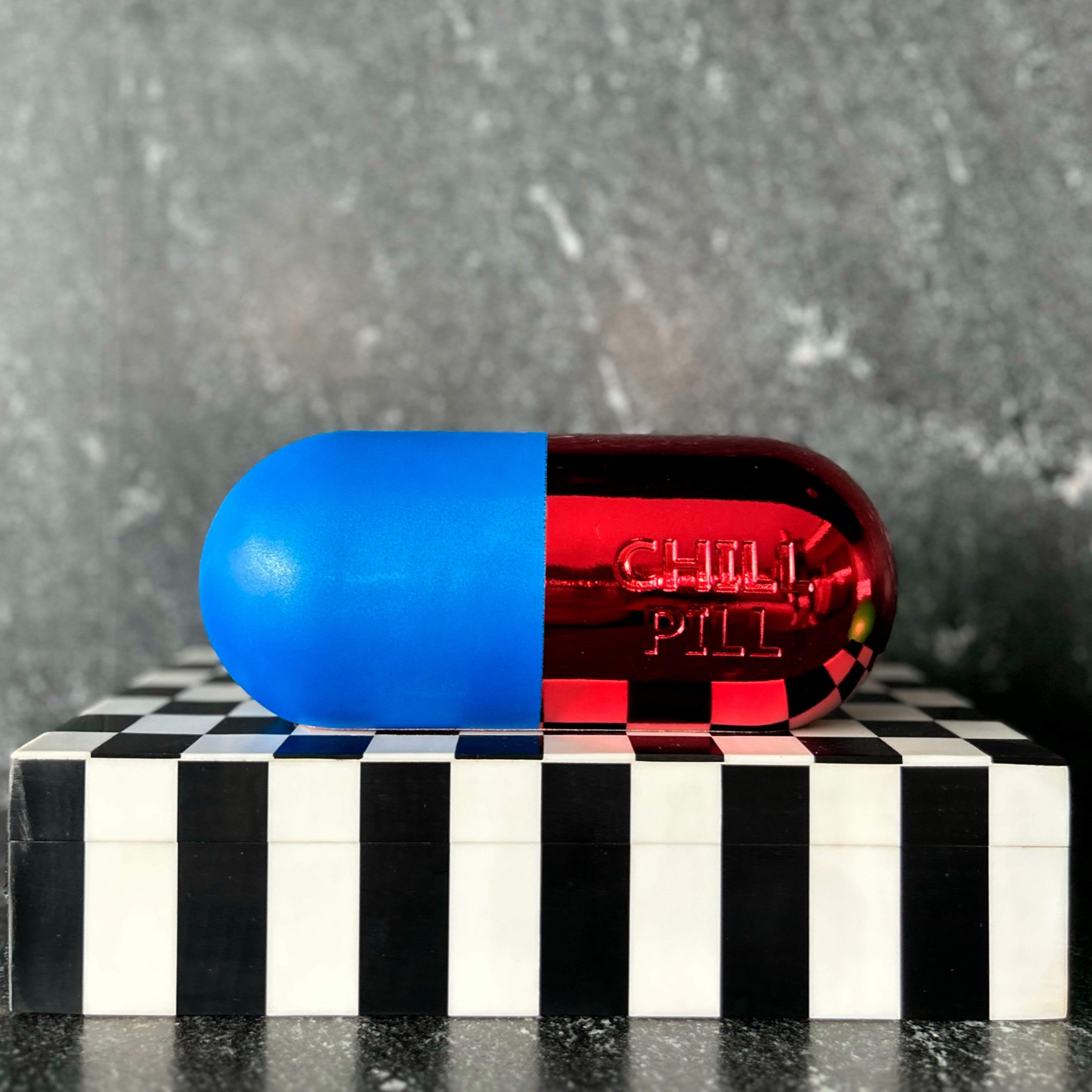 PASTILLA ROJO METALICO Y AZUL MATE