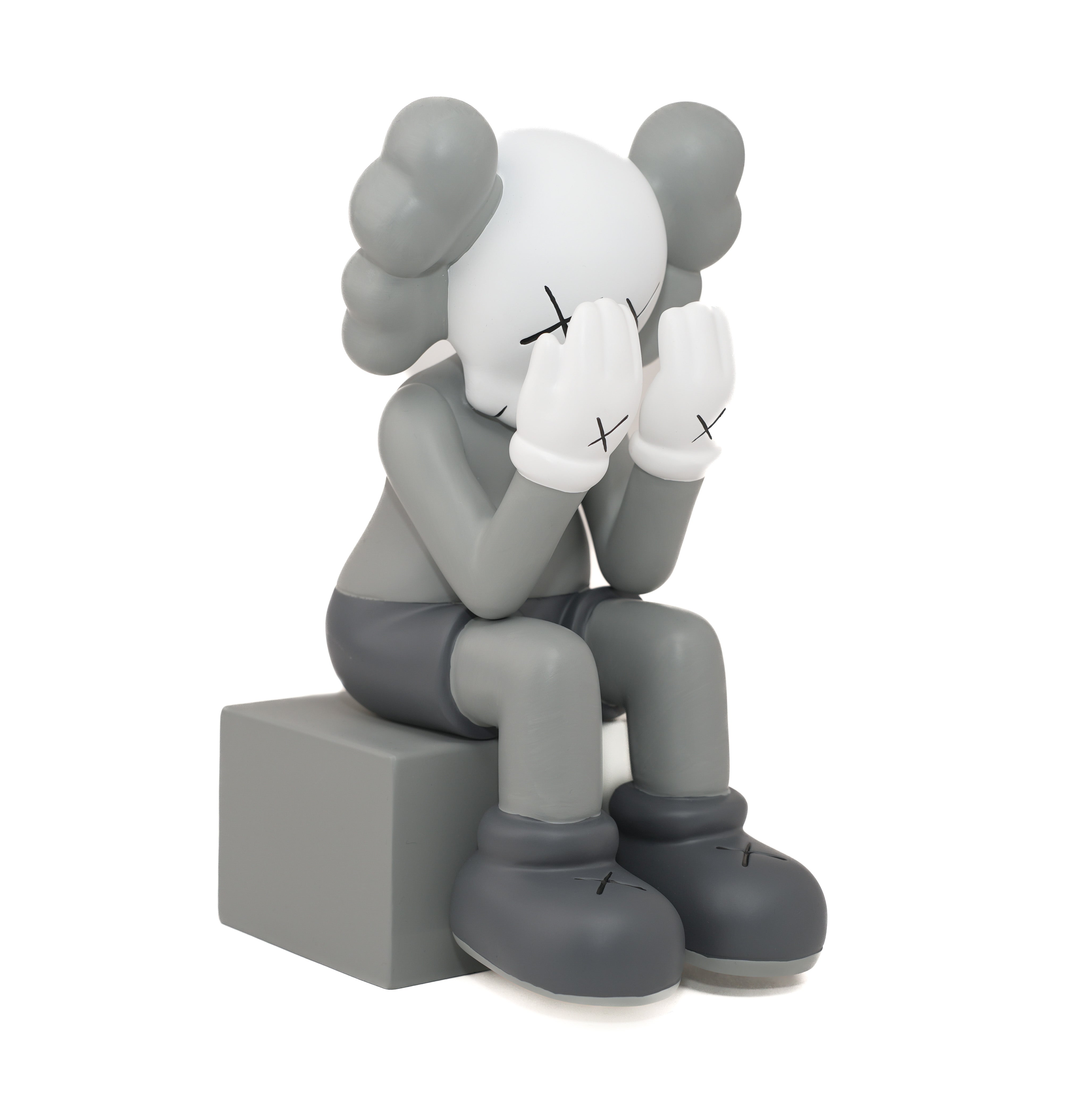 KAWS SENTADO GRIS