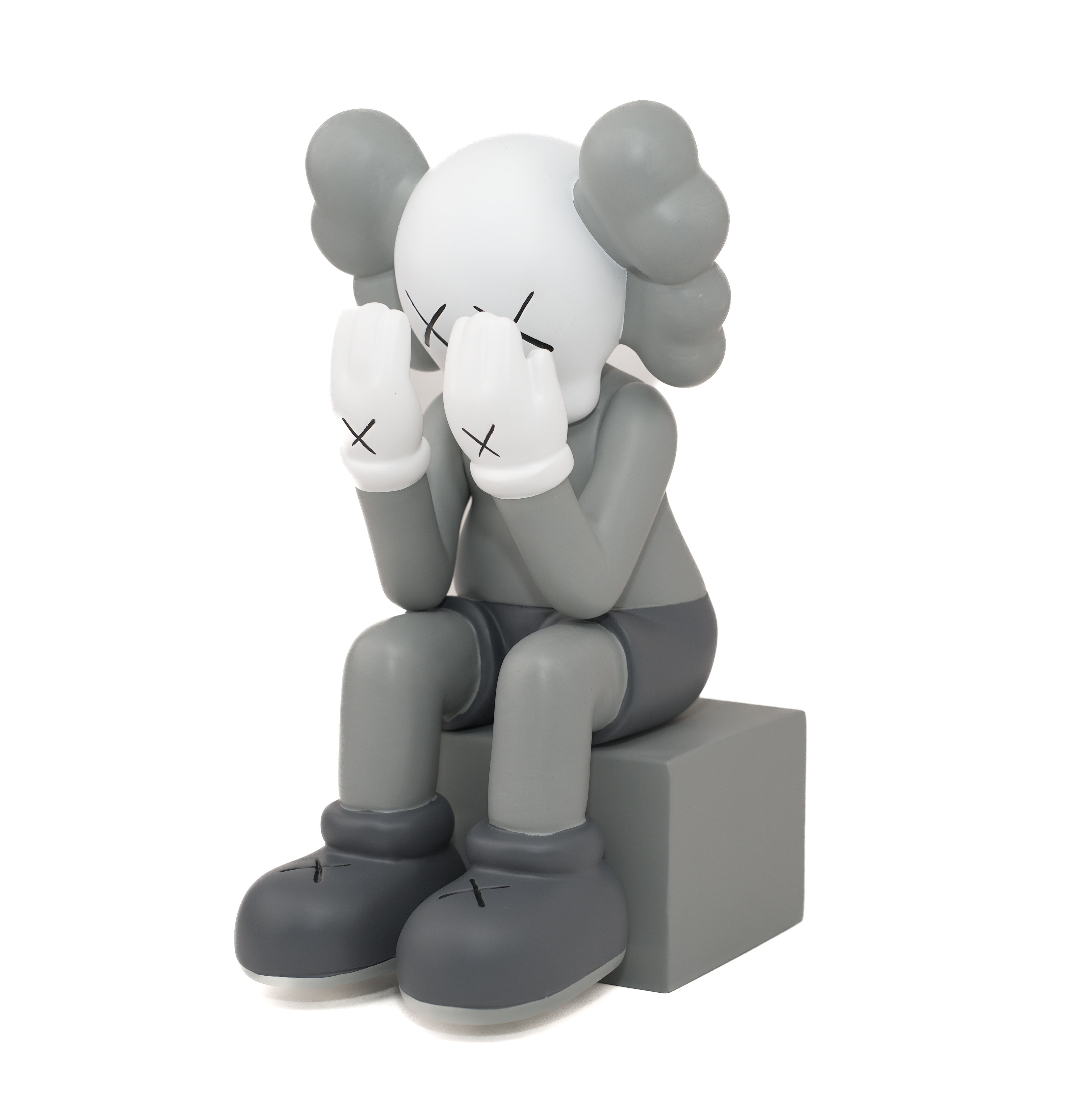 KAWS SENTADO GRIS