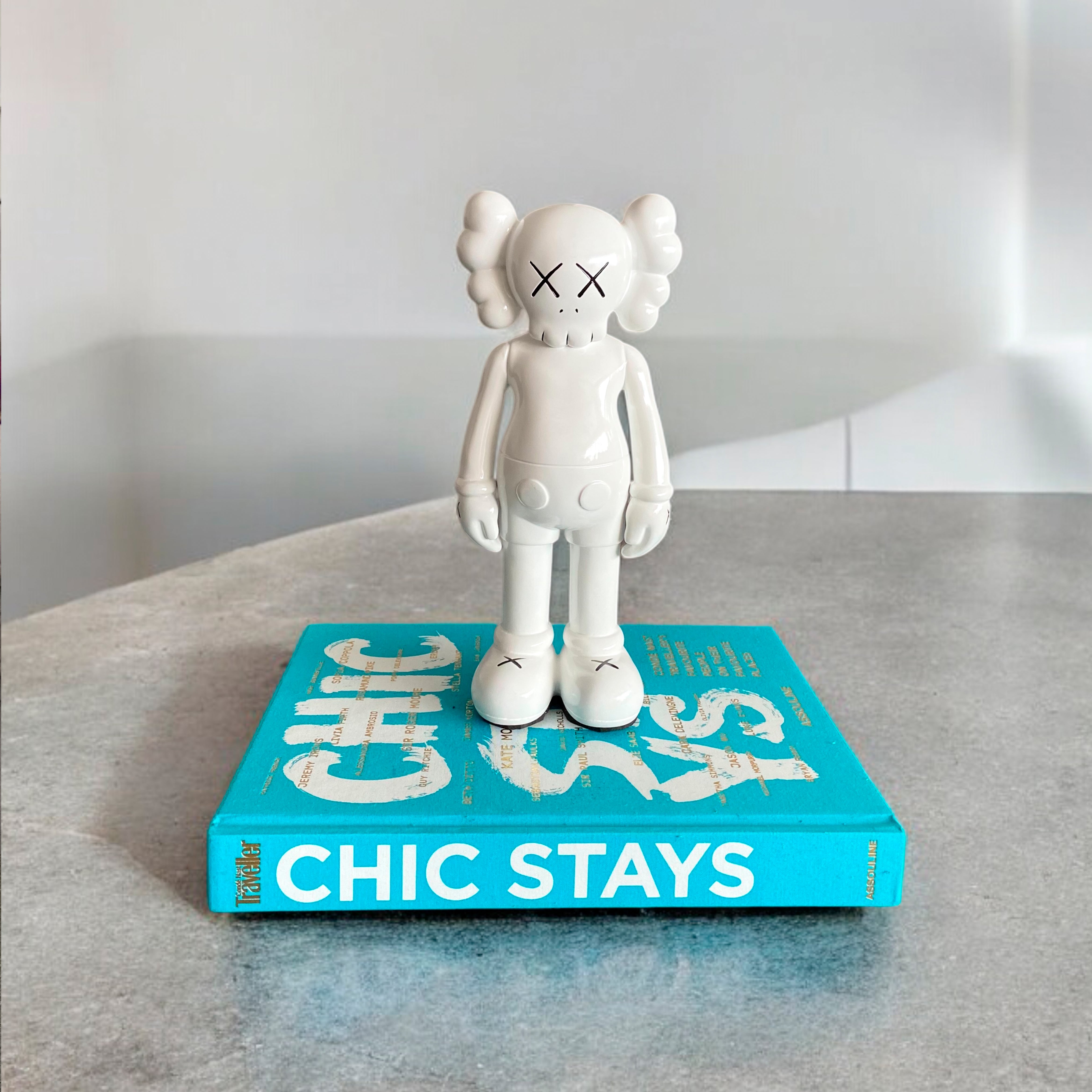KAWS PARADO BLANCO