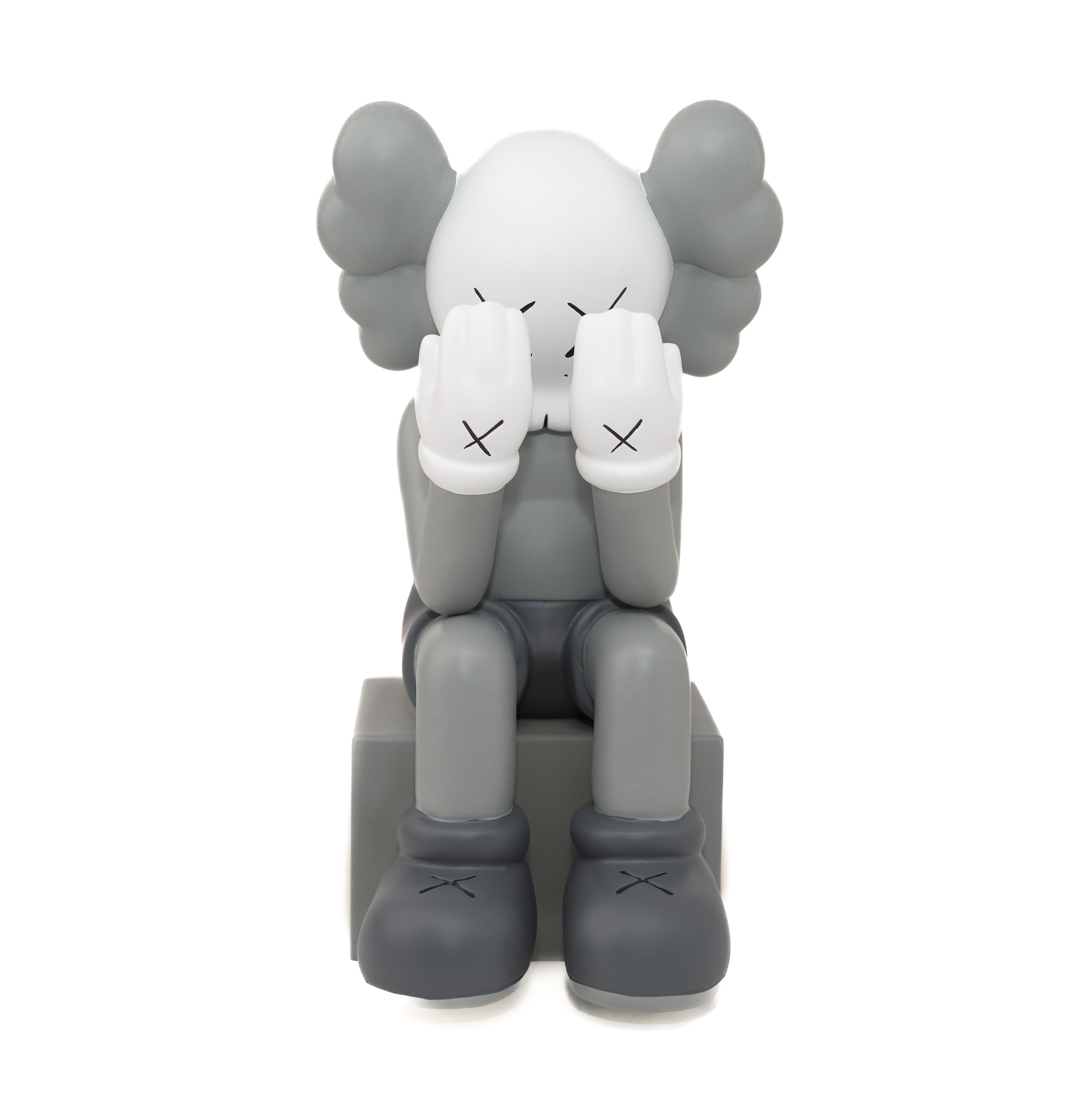 KAWS SENTADO GRIS